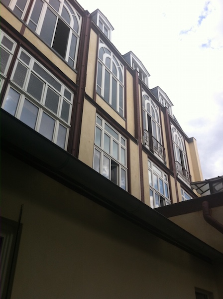 UCJG façade cour.jpg